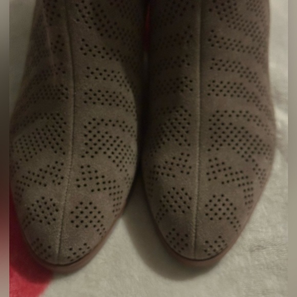 New Violet & Red Jensen Heeled Bootie - Picture 6 of 12